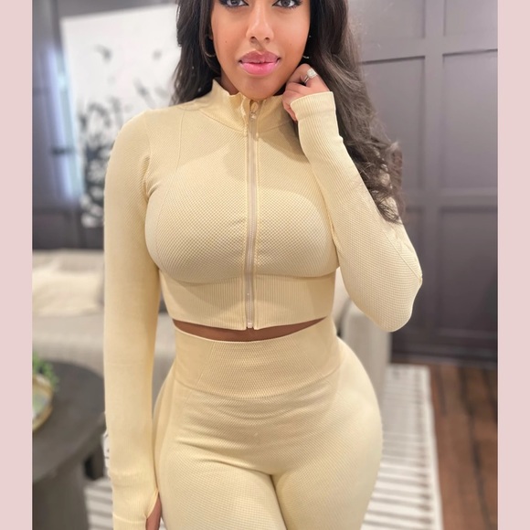 Stretchy legging two piece set - Picture 4 of 4